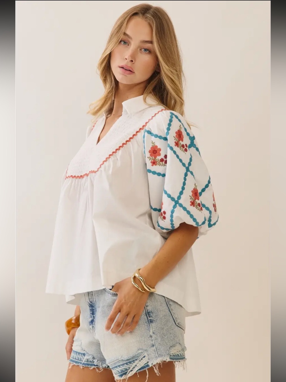 2006. Oddi embroidered puff sleeve white collared blouse